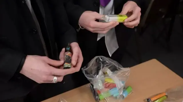 အီး-စီးကရက်