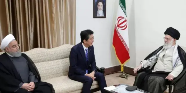 آیت الله خامنه ای تبادل پیام با دونالد ترامپ توسط شینزو آبه نخست وزیر ژاپن را رد کرد. آقای روحانی این سفر را یکی از فرصت های حل اختلاف توصیف کرده