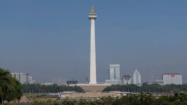 Monas