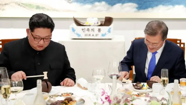 किम जोंग उन और मून जे इन