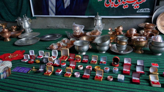 ਦਾਨ ਦੇਣ ਲਈ ਇਕੱਠੇ ਕੀਤੇ ਗਹਿਣੇ