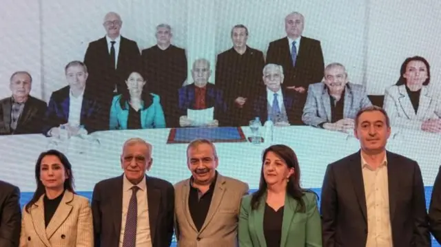 DEM Parti'nin İmralı heyeti, Öcalan'la görüşmelerinin ardından 27 Şubat'ta PKK liderinin açıklamasını kamuoyuyla paylaştı