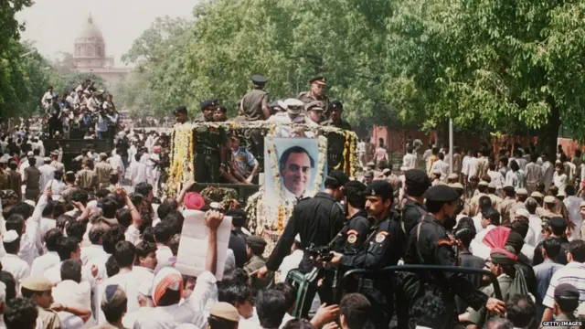 राजीव गांधी यांची अंतयात्रा