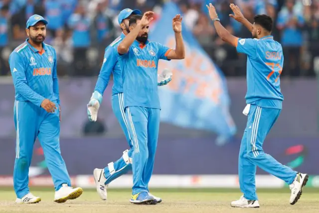 शमीनं रचिन रविंद्रला बाद केलं, आणि भारतानं सुटकेचा निश्वास टाकला.