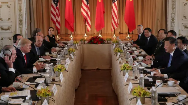 今年4月，特朗普和习近平及双方官员在佛罗里达度假地海湖庄园（马阿拉歌庄园，Mar-a-Lago）进行了面对面会谈。