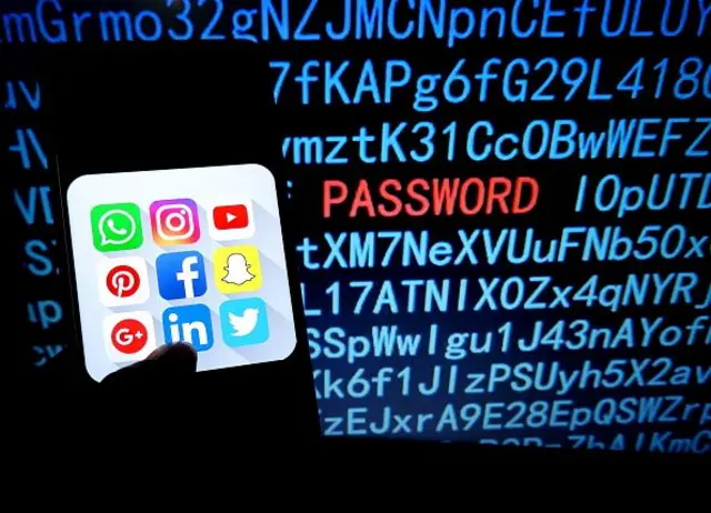 ණය ලබා ගන්නා පුද්ගලයාගේ ජංගම දුරකතනයට සහ ඩිජිටල් අනන්‍යතාවයන්ට ඇතුළුවීමේ හැකියාව එම ආයතන වලින් ලබා ගෙන තිබේ.