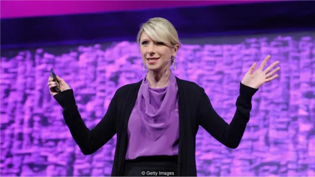 Harvard psixoloqu Amy Cuddy "güc pozası" adlı ideyanın məşhurlaşdırıb