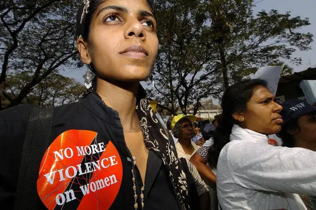 கேரளா : பாலியல் வல்லுறவுக்கு கட்டாயப்படுத்திய இந்து மத போதகர்; ஆணுறுப்பை வெட்டிய பெண்