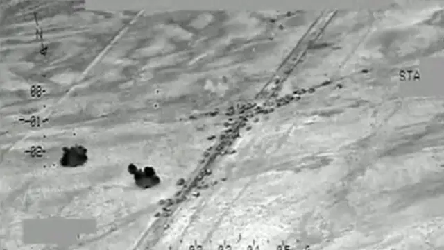 "La mayoría (de los que iban en el convoy) eran militantes extranjeros que se negaron a rendirse ante nuestras tropas", dijo a los medios Hamid al Maliki, teniente general de la fuerza aérea de Irak.