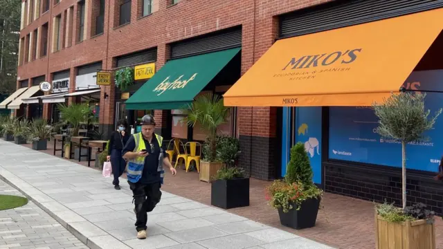 Calle de Elephant Park