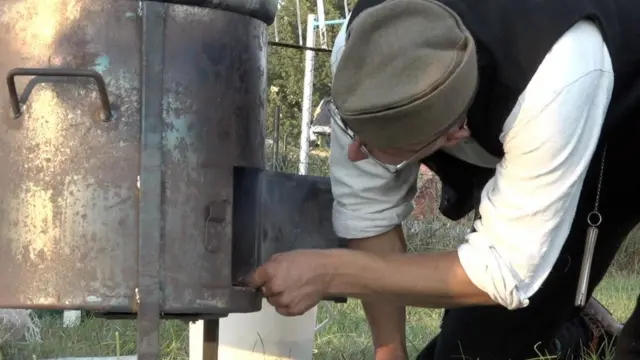 Учесник Белмужијаде палиу ватру