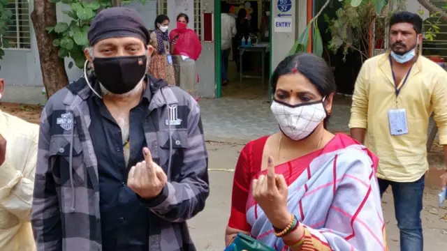 ఓటువేసిన రాజశేఖర్, జీవత