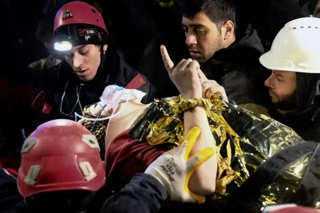 إنقاذ شابة تركية في غازي عنتاب بعد 208 ساعات من الزلزال