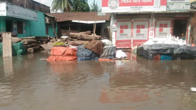 পয়:নিষ্কাশন ব্যবস্থা একেবারেই অকার্যকর