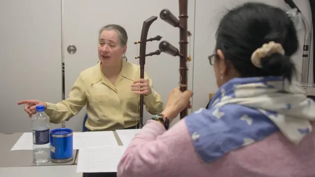 การเรียนการสอน ใช้ภาษาไทยทั้งหมด