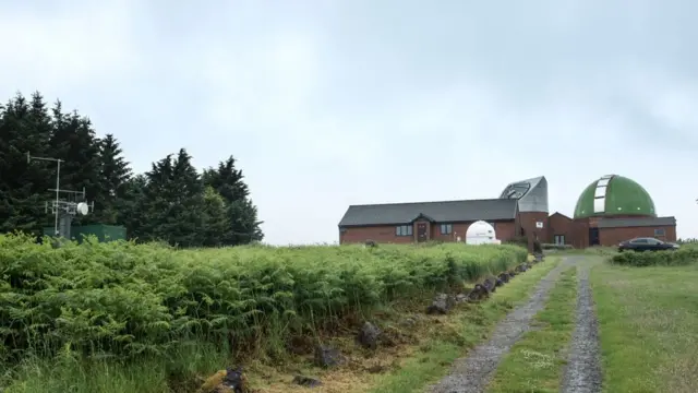 பூமியை மோதவரும் விண்வெளிப் பொருள்களில் இருந்து புவியைப் பாதுகாக்க ஒரு மையம்