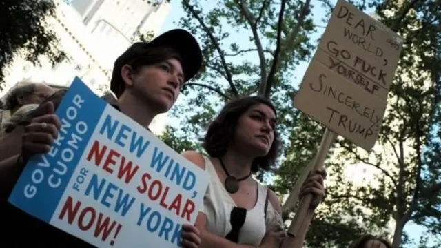 पर्यावरण प्रेमियों का प्रदर्शन