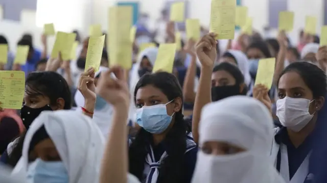 من الأسهل حث الناس على التطعيم إذا كانوا مترددين وليس رافضين تماما للحصول على اللقاح