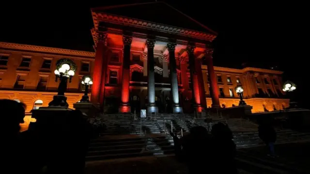 کاناډا کې د الوتکې د قربانیانو په یاد شمې بلې شوې دي.