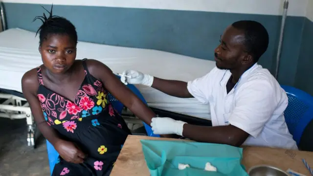 Nwaanyị bịara ịnara ntutu