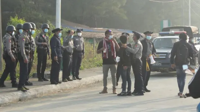မြန်မာနိုင်ငံဟာ ကုလသမဂ္ဂလူ့အခွင့်အရေးဆိုင်ရာ ကြေညာစာတမ်းတွေကို လက်မှတ်ရေးထိုးထားတဲ့ အဖွဲ့ဝင်နိုင်ငံတစ်နိုင်ငံ ဖြစ်ပါတယ်။
