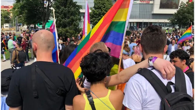 Policija još nije saopštila procenu broja učesnika, a lokalni mediji navode da je u Povorci učestvovalo više od hiljadu ljudi.