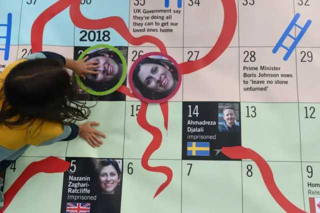 گابریل راتلکیف در کمپین آزادی مادرش