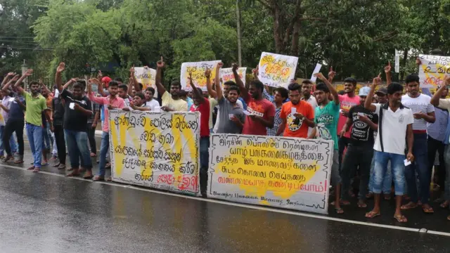 යාපනයේදී විශ්ව විද්‍යාල සිසුන් දෙදෙනෙකු මිය යාමේ සිද්ධිය මුල්කරගනිමින් රජරට විශ්ව විද්‍යාල සිසුහුද විරෝධතාවක නිරත වූහ