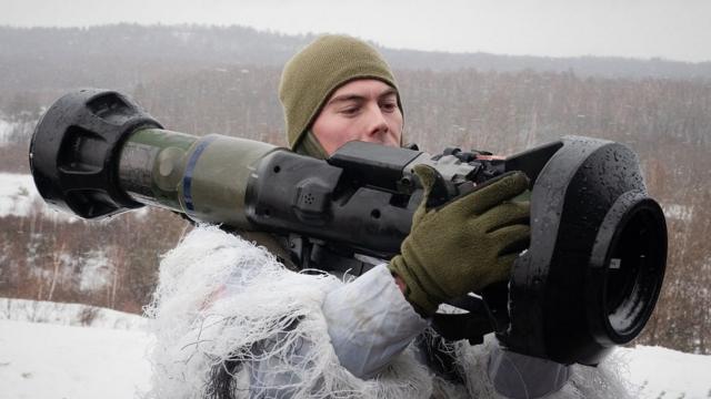 Украинский солдат с британским гранатометом NLAW