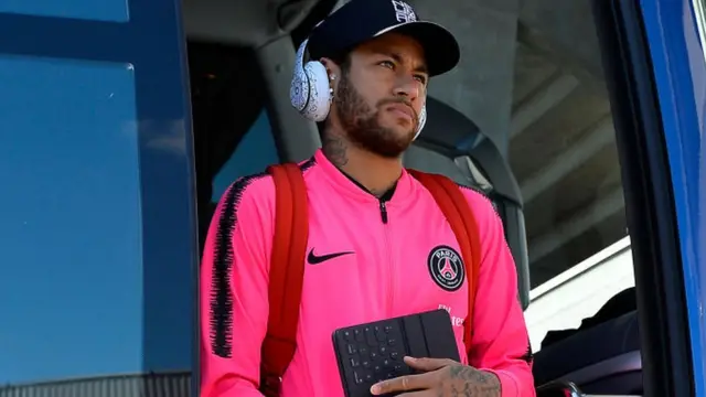 Neymar con la equipación del PSG