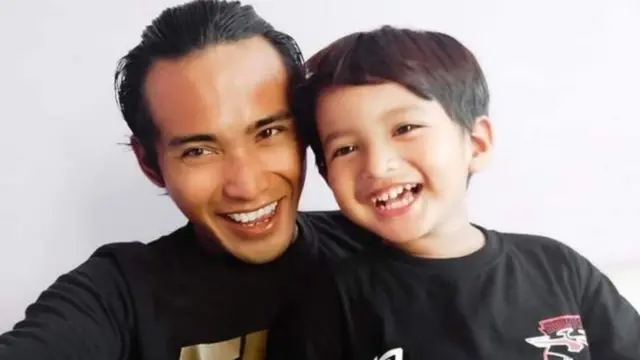 కుమారుడితో జూలియా మ‌హేంద్ర‌.