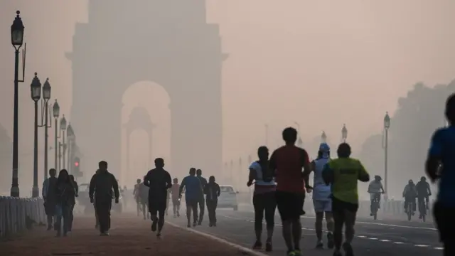 దిల్లీలో ఇండియా గేట్ దగ్గర కాలుష్యం