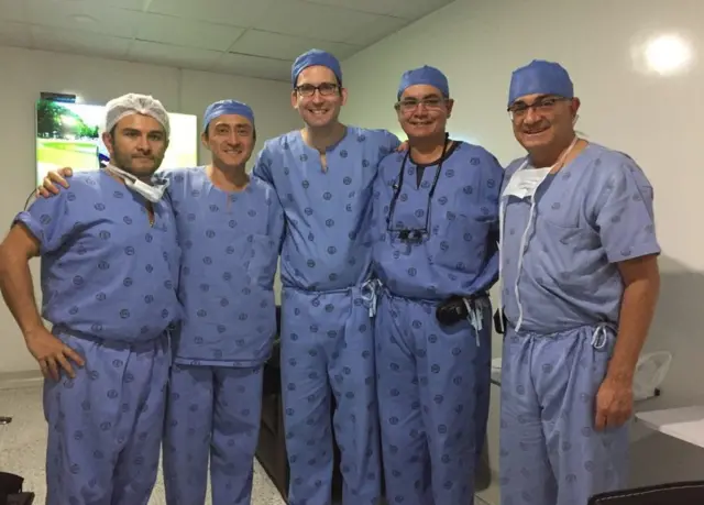 Algunos de los profesionales que acudieron a la cirugía del soldado Mena