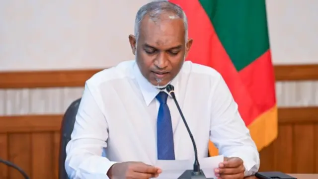 மாலத்தீவு ஒரு சிறிய தீவு நாடு