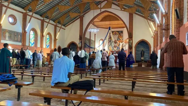 Mu misa henshi barasabira abakardinali barimo gutora papa kuyoborwa na Roho Mutagatifu