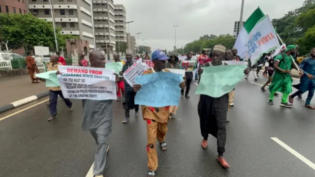 Ha na-emekwa mkpesa maka obere ego ha na-enweta dịka ụgwọ ezumike nka na ụgwọ a na-akwụ ndị chọrọ ịla ezumike nka "gratuity".