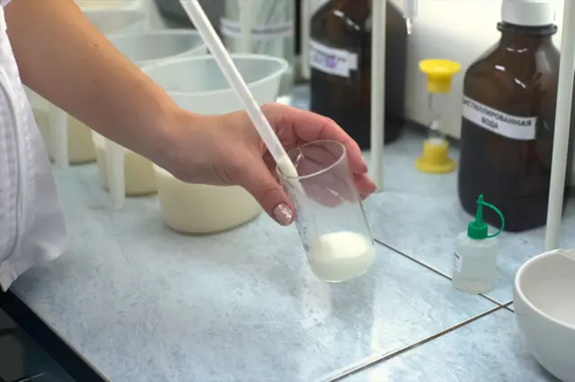 દૂધના પરીક્ષણની તસવીર 