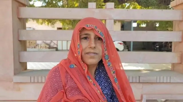 ராஜஸ்தான் - பெண்கள் ஸ்மார்ட்ஃபோன் பயன்படுத்தத் தடை விதித்த பஞ்சாயத்து