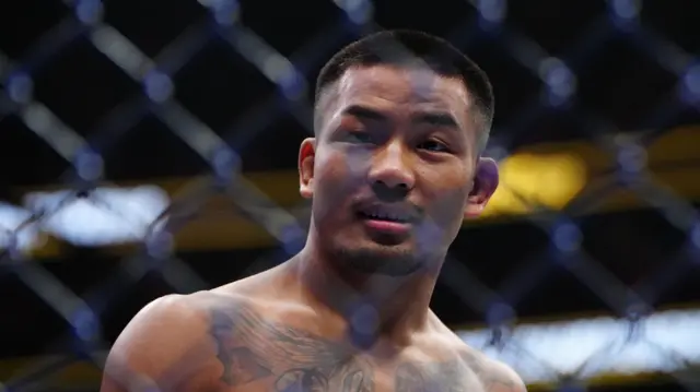 ၂၀၂၅ ခုနှစ်၊ ဒီဇင်ဘာတုန်းက ပြုလုပ်ခဲ့တဲ့ ချန်ပီယံခါးပတ်ရရှိရေးထိုးသတ်ပွဲအပြီးမှာ မြင်ရတဲ့ ဗန်