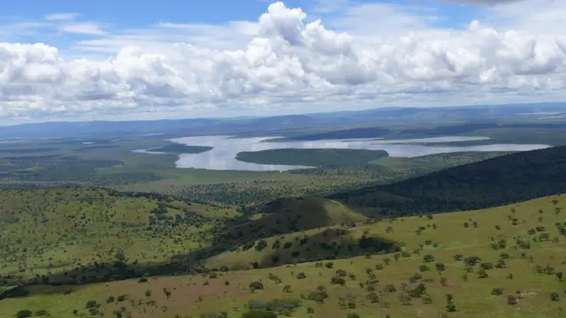 P﻿arike y'akagera iri ku buso bwa kilometerokare zirenga gato 1,000 mu burasirazuba bw'u Rwanda