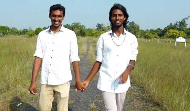 ‘தன்பாலினம் குறித்து பள்ளிப் பாடத்தில் சேர்க்க வேண்டும்’ – தன்பாலின தம்பதியின் வேண்டுகோள்