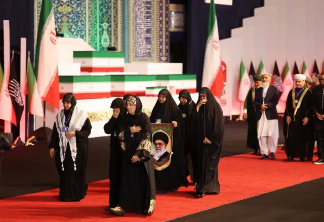 قرار است پس از تشییع او در تهران و سپس قم، مراسم تدفین او پنجشنبه آینده در مشهد انجام شود