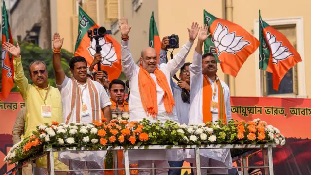 बीजेपी ने पश्चिम बंगाल में अपनी ताक़त काफ़ी बढ़ाई है. हालांकि स्थानीय निकाय के चुनावों में उसका प्रदर्शन कमज़ोर हुआ है.