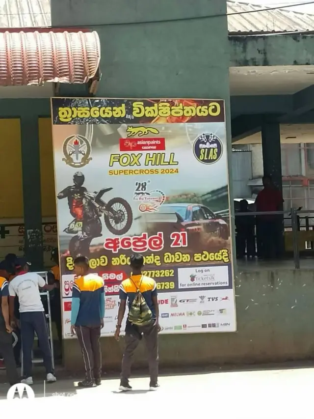 මෙවර පැවති ෆොක්ස් හිල් ධාවන තරගාවලියේ පුර්ව ප්‍රචාරක දැන්වීම් සඳහා සංවිධායකවරුන් "ත්‍රාසයෙන් වික්ෂිප්තයට" යන තේමා පාඨය යොදා තිබුණි.