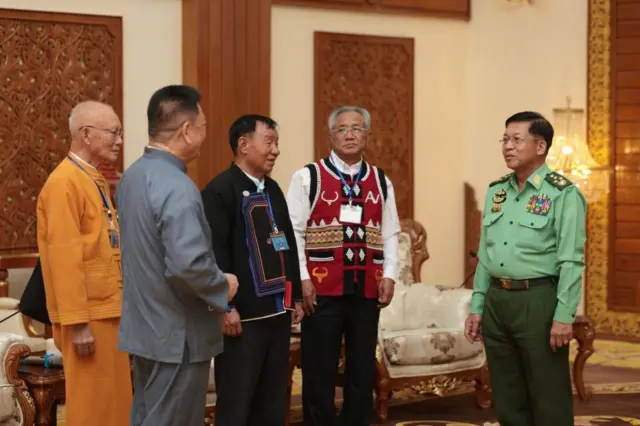 နေပြည်တော်မှာ စစ်ကောင်စီနဲ့ ငြိမ်းချမ်းရေးလာဆွေးနွေးတဲ့ ဝ အဖွဲ့၊ မိုင်းလားအဖွဲ့ နဲ့ ရှမ်းအဖွဲ့ ။