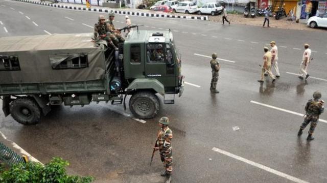 印度宣布取消克什米尔自治地位周年之际，印度军警加大对印控克什米尔维稳。