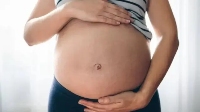 గర్భంతో ఉన్న మహిళ