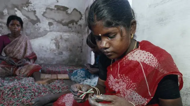 'காலையிலும் பட்டாசு'