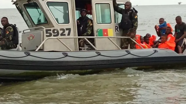 Le bataillon d'intervention rapide (BIR) Delta et la Marine Nationale procèdent aux opérations de sauvetage.