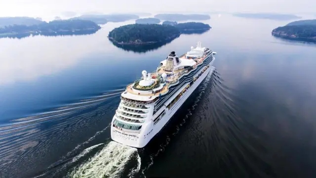 Некоторые настолько боятся полетов, что предпочитают передвигаться по воде